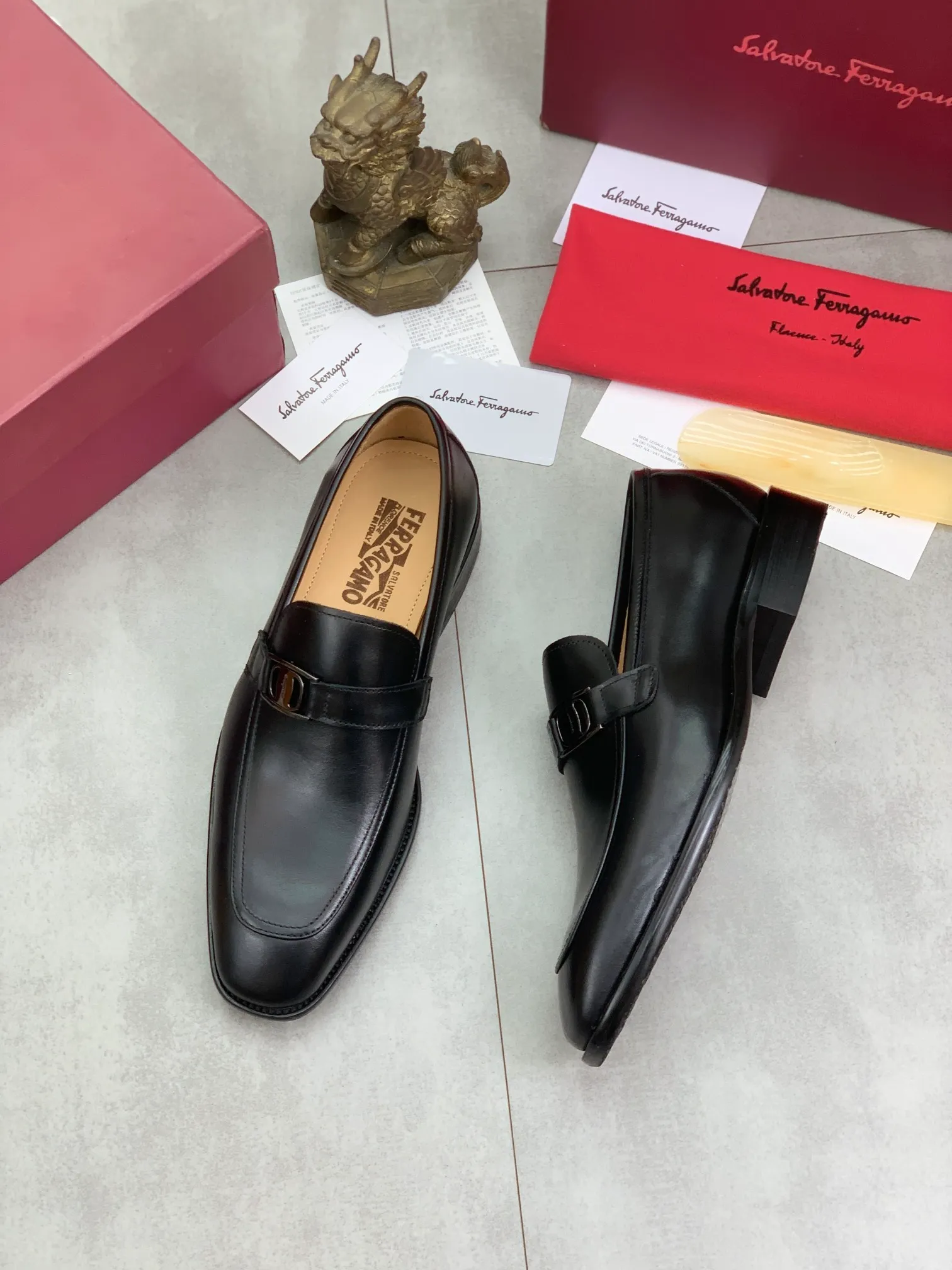 Men's Men's Shoes 💰P460💰[New Style] Water-dyed Niuli 🆘[Salvatore Ferragamo] Ferragamo's latest casual business leather shoes for men! Available at counters simultaneously! The fabric is made of specially imported original open-edge beaded calfskin, and the interior is made of imported water-dyed cowhide. It is absolutely luxurious and leads the fashion trend. Matching code: 38-45 (46 and 47 can be customized); black and brown colors are optional